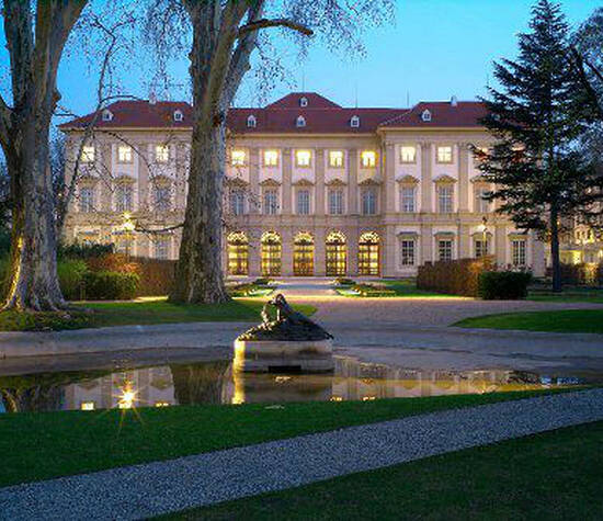 Beispiel: Das Gartenpalais bei Nacht, Foto: LIECHTENSTEIN. The Princely Collections, Vaduz-Vienna