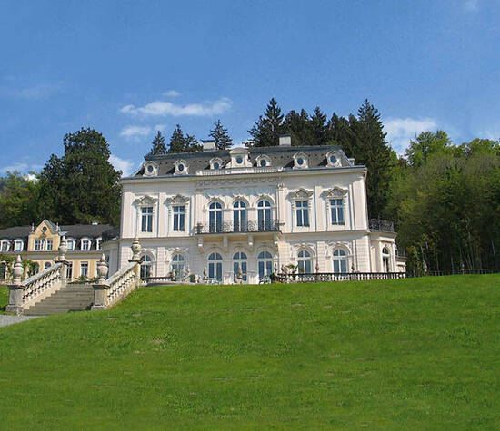 Beispiel: Vorderansicht der Villa, Foto: Villa Raczynski.