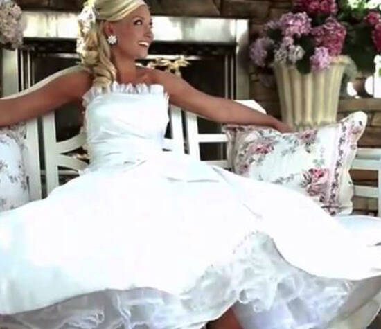 Beispiel: Wunderschöne Hochzeitskleider, Foto: Kleiderverleih Rottenberg.