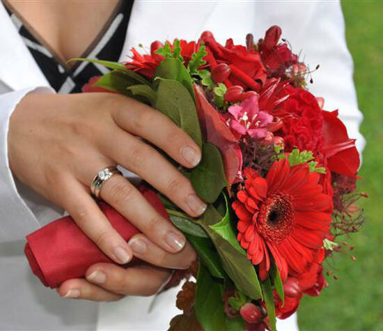 Beispiel: Roter Brautstrauß, Foto: Blumen Malecek.