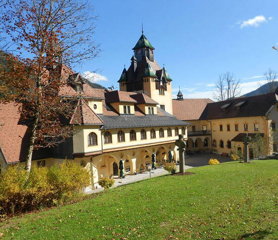 Beispiel: Außenansicht, Foto: Naturhotel Schloss Kassegg.