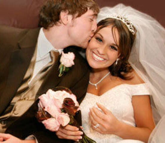 Beispiel: Glückliche Brautpaare, Foto: Hochzeitswerkstatt.
