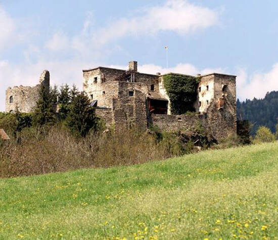 Beispiel: Außenansicht, Foto: Burg Sommeregg.